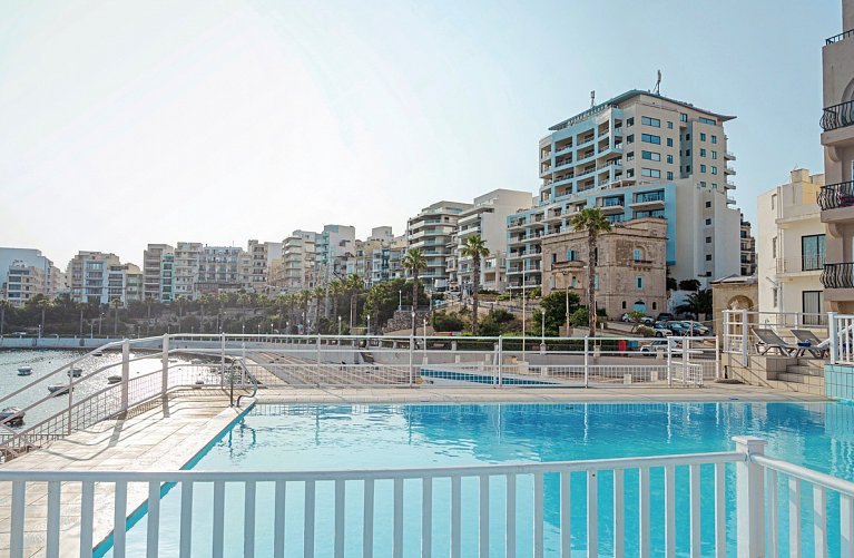 Gillieru Harbour Hotel