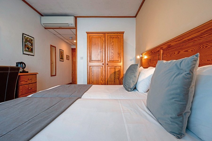 Gillieru Harbour Hotel