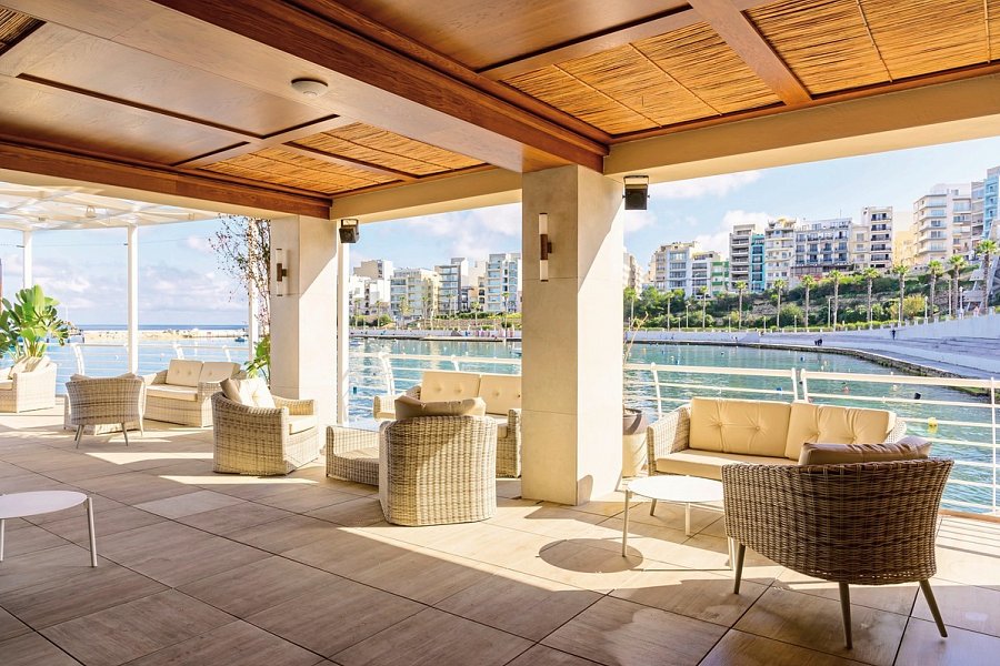 Gillieru Harbour Hotel