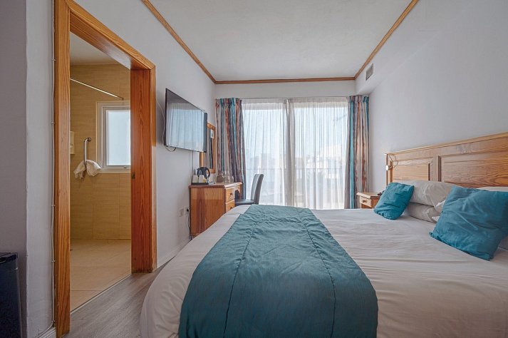 Gillieru Harbour Hotel