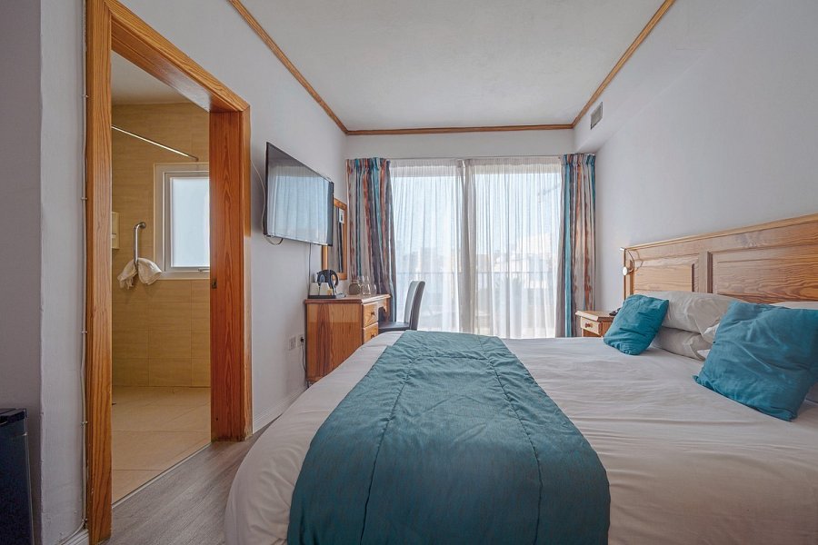 Gillieru Harbour Hotel