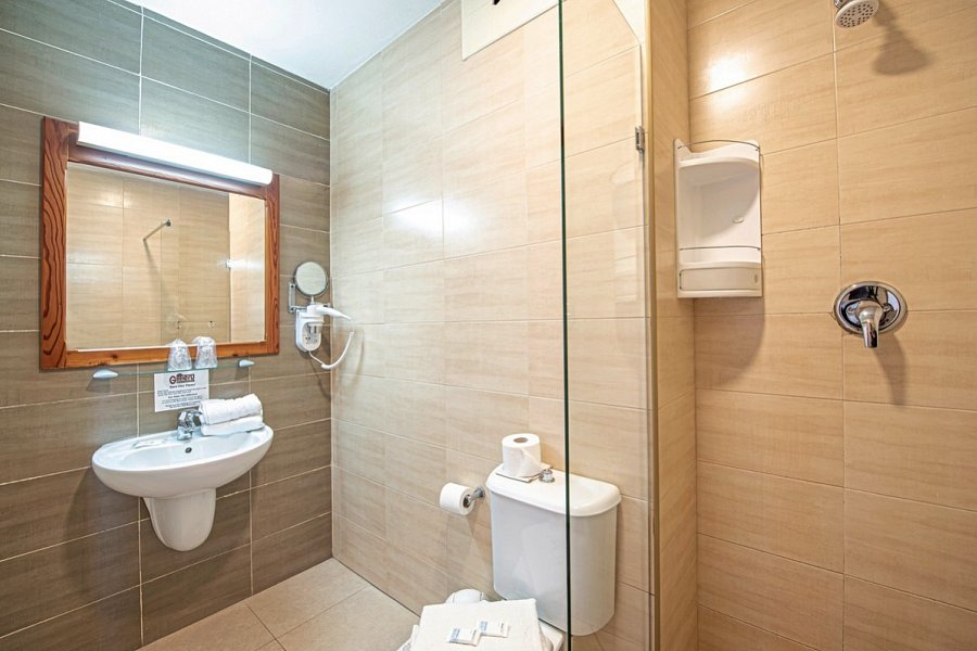 Gillieru Harbour Hotel