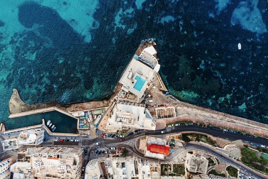 Gillieru Harbour Hotel