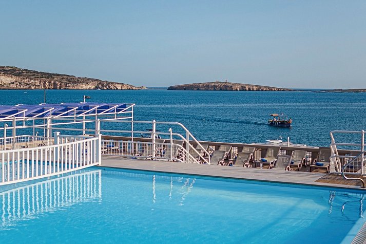 Gillieru Harbour Hotel