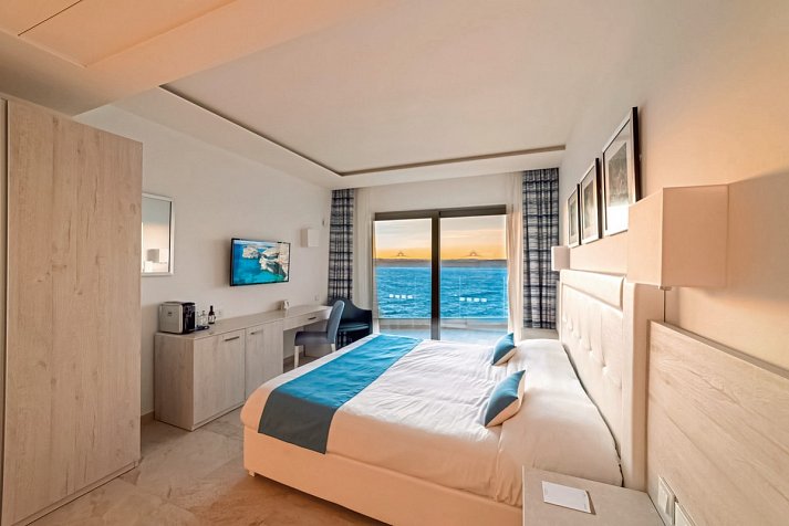 Autotour Malta Highlights kompakt - Wohnbeispiel Doppelzimmer Deluxe Meerblick (Zimmercodierung DDM)