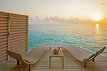 Centara Ras Fushi Resort & Spa Maldives - Beispiel Terrasse Sunset Overwater Villa (Zimmercodierung VX2)