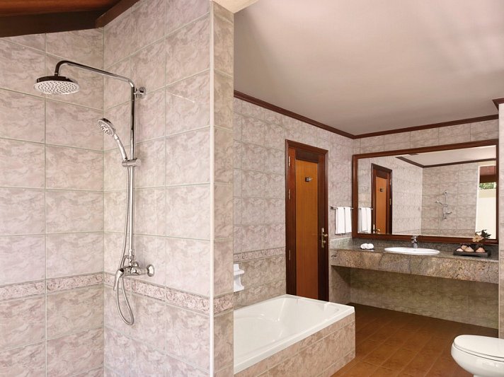 Royal Island Resort & Spa
