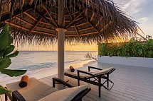 Malahini Kuda Bandos - Beispiel Terrasse Sunset Beach Pool Suite (Zimmercodierung WB1)
