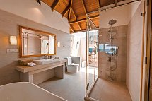 Reethi Faru Resort - Beispiel Bad Water Villa (Zimmercodierungen VX1, VX2, VX7 & VV1)