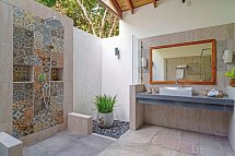Reethi Faru Resort - Beispiel Bad Garden Villa (Zimmercodierungen VG1 & VG7)