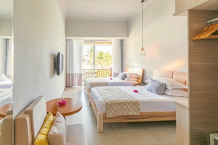 Le Peninsula Bay Beach Resort & Spa
