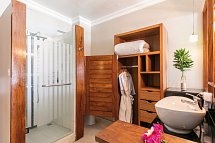 Le Peninsula Bay Beach Resort & Spa