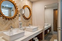 Casuarina Resort & Spa - Badezimmer Beispiel Privilege Sea Facing (Zimmercodierungen UR1, UH2, FB4 & US8)