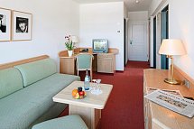 AllgäuSternHotel - Wohnbeispiel Familiensuite Alpenrose (Zimmercodierung WI1)
