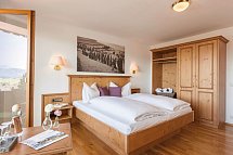 Hartungs Hoteldorf - Wohnbeispiel Doppelzimmer Seeblick (Zimmercodierung D1I)