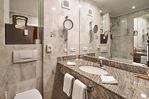 Riessersee Hotel - Beispiel Bad Doppelzimmer Balkon (Zimmercodierungen DB1, DC1 & DC2)
