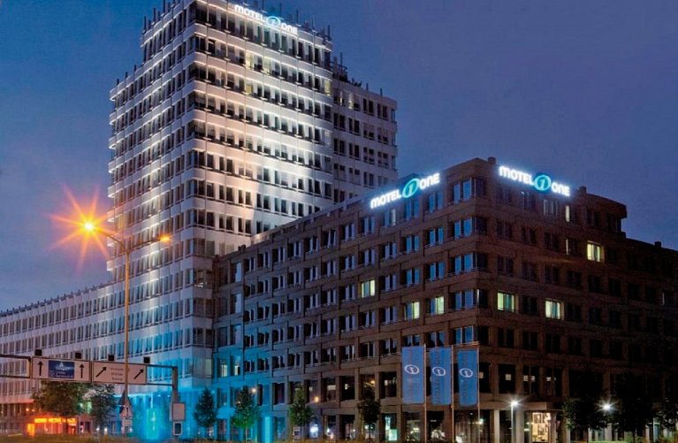 Motel One Munich Campus - inklusive NFL Munich Ticket