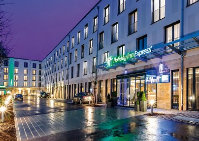 Holiday Inn Express Munich East - inklusive NFL Munich Ticket München