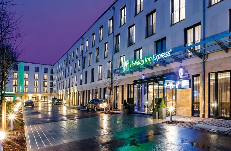 Holiday Inn Express Munich East - inklusive NFL Munich Ticket