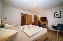 Parkhotel Sonnenhof - Wohnbeispiel Doppelzimmer Standard Balkon (Zimmercodierungen DB1 & DP1)