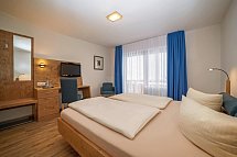 Parkhotel Sonnenhof - Wohnbeispiel Doppelzimmer Standard Balkon (Zimmercodierungen DB1 & DP1)