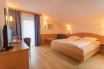 Parkhotel Sonnenhof - Wohnbeispiel Doppelzimmer Standard Balkon (Zimmercodierungen DB1 & DP1)