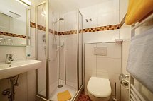 Parkhotel Sonnenhof - Beispiel Bad Doppelzimmer Standard Balkon (Zimmercodierungen DB1 & DP1)