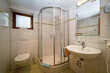 Parkhotel Sonnenhof - Beispiel Bad Juniorsuite Balkon und Familienzimmer (Zimmercodierungen JB1 & FB1)