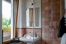 HENRI Hotel Garmisch-Partenkirchen - Beispiel Bad Doppelzimmer Chambre mit Balkon (Zimmercodierung DB2)