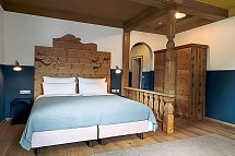 HENRI Hotel Garmisch-Partenkirchen - Wohnbeispiel Doppelzimmer Salon mit Balkon (Zimmercodierung SLB)