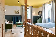 HENRI Hotel Garmisch-Partenkirchen - Wohnbeispiel Doppelzimmer Salon mit Balkon (Zimmercodierung SLB)