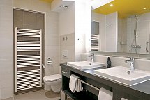 HENRI Hotel Garmisch-Partenkirchen - Beispiel Bad Suite (Zimmercodierung S)