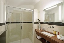 Gut Ising Chiemsee - Wohnbeispiel Doppelzimmer Komfort (Zimmercodierungen DF1 & DP3)
