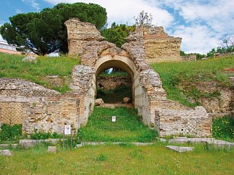 Radreise Molise - Italiens verstecktes Juwel - Römisches Amphitheaters bei Larino