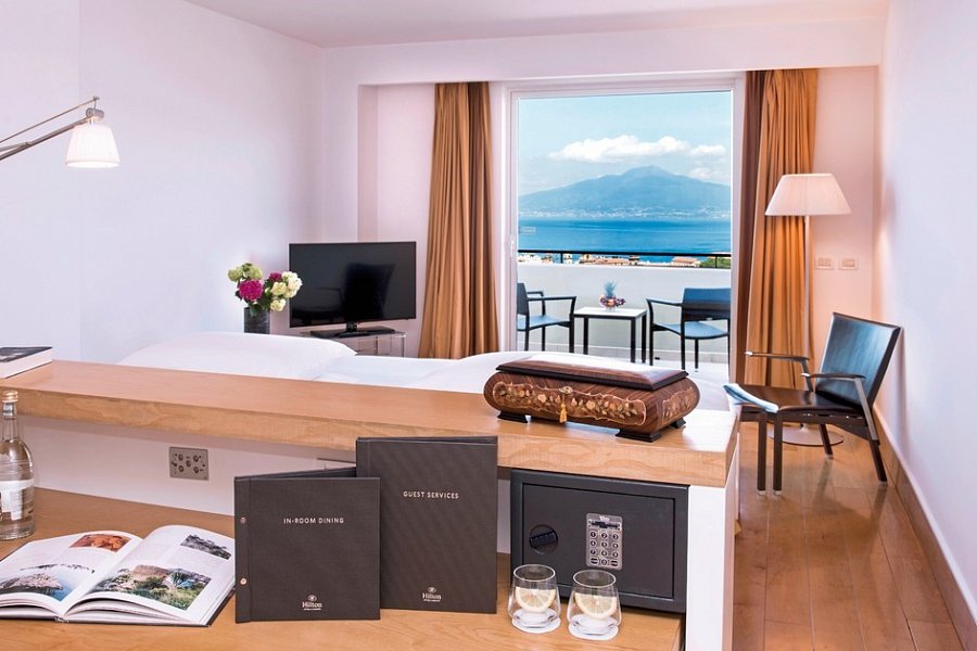 Hilton Sorrento Palace - Wohnbeispiel Doppelzimmer Executive Meerblick (Zimmercodierung DTM)
