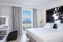 Hilton Sorrento Palace - Wohnbeispiel Doppelzimmer Superior Meerblick (Zimmercodierung DSM)