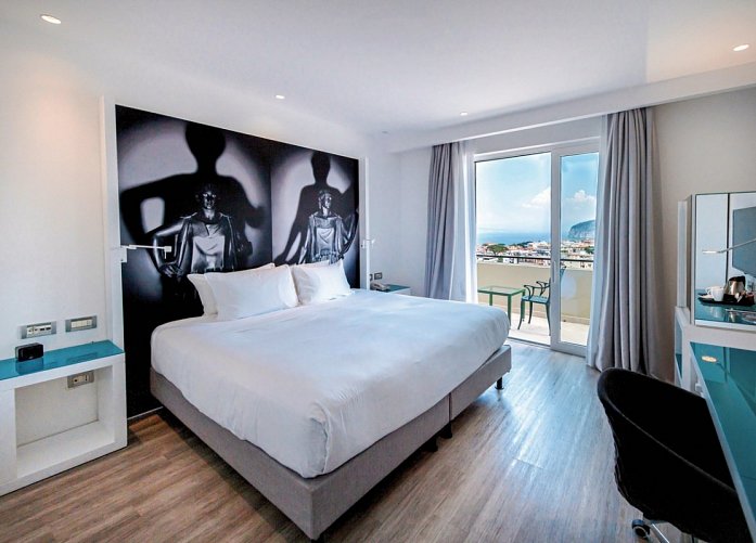 Hilton Sorrento Palace - Wohnbeispiel Doppelzimmer Superior Meerblick (Zimmercodierung DSM)