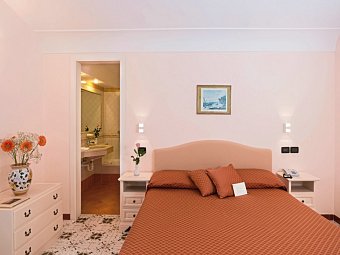 Le Querce Resort Sea Thermae & Spa - Wohnbeispiel Doppelzimmer Standard seitl Meerblick (Zimmercodierung DGN)