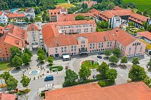 MAXIMILIAN Grand Hotel