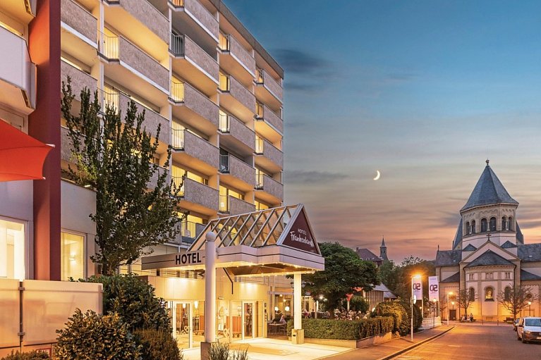 Wellnesshotel Frankenland - Blick aufs Hotel Frankenland