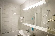 Wellnesshotel Frankenland - Beispiel Bad Doppelzimmer Klassik (Zimmercodierung DB1)