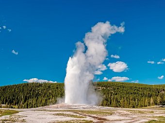 USA von Küste zu Küste (New York - San Francisco) - Old Faithful Geysir
