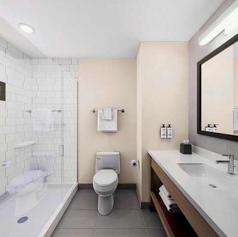 Garner Hotel North Bergen - NYC Gateway by IHG - Beispiel Bad (Modellbild)