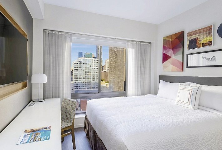 Fairfield Inn & Suites New York Manhattan/Central Park - Wohnbeispiel Guest Room One King (Zimmercodierung UG2)