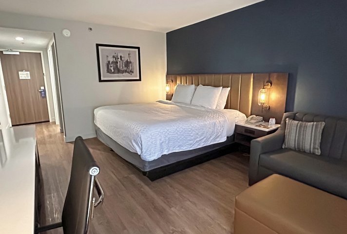 Best Western Plus Meadowlands Secaucus - Wohnbeispiel Standard, 1 King Sofabed (Zimmercodierungen UG1 & UG2)