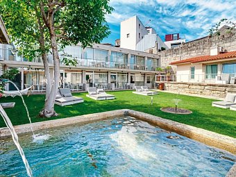 OCA Flores & Vitória Village Hotel