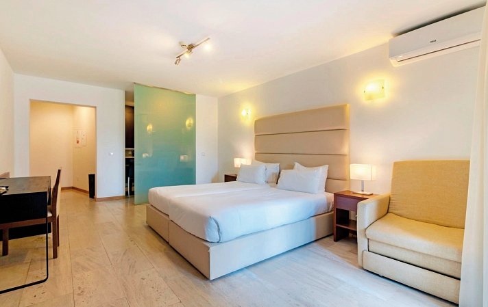 OCA Flores & Vitória Village Hotel