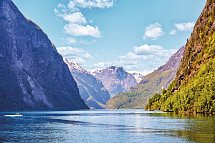 Mit Schiff und Bahn von Oslo nach Bergen - Næroyfjord