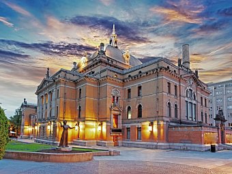Reisevariante Mit Postschiff und Bahn durch Norwegen - Nationaltheater Oslo