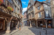 Höhepunkte Nordfrankreichs - Paris, Loire-Tal & Normandie - Mittelalterliche Häuser in Dinan